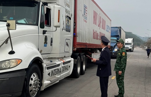 Doanh nghiệp làm thủ tục hải quan tại cửa khẩu quốc tế Móng Cái tăng mạnh