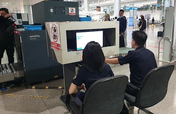 Hải quan sân bay Tân Sơn Nhất: đón chu đáo nhiều đoàn khách quốc tế dự đại lễ 30/4