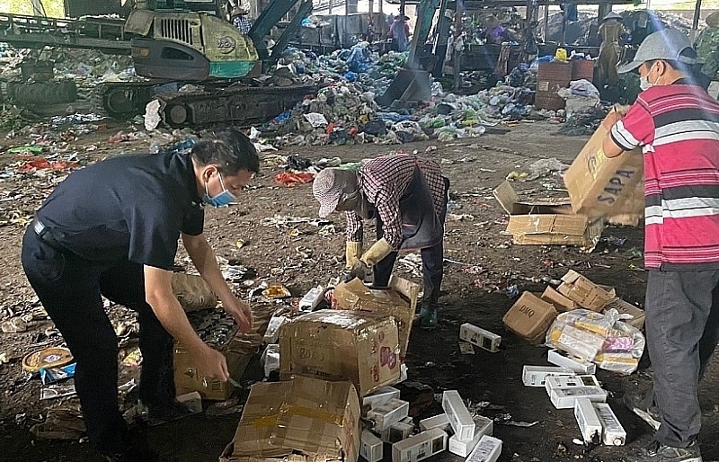 Móng Cái bắt giữ, xử lý 31 vụ hàng thực phẩm không rõ nguồn gốc