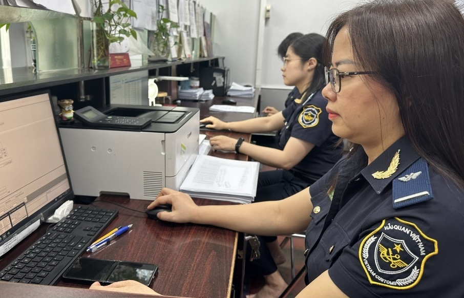 Hải quan sân bay Tân Sơn Nhất: Đạt hiệu quả cao trong chống buôn lậu, tạo thuận lợi thương mại