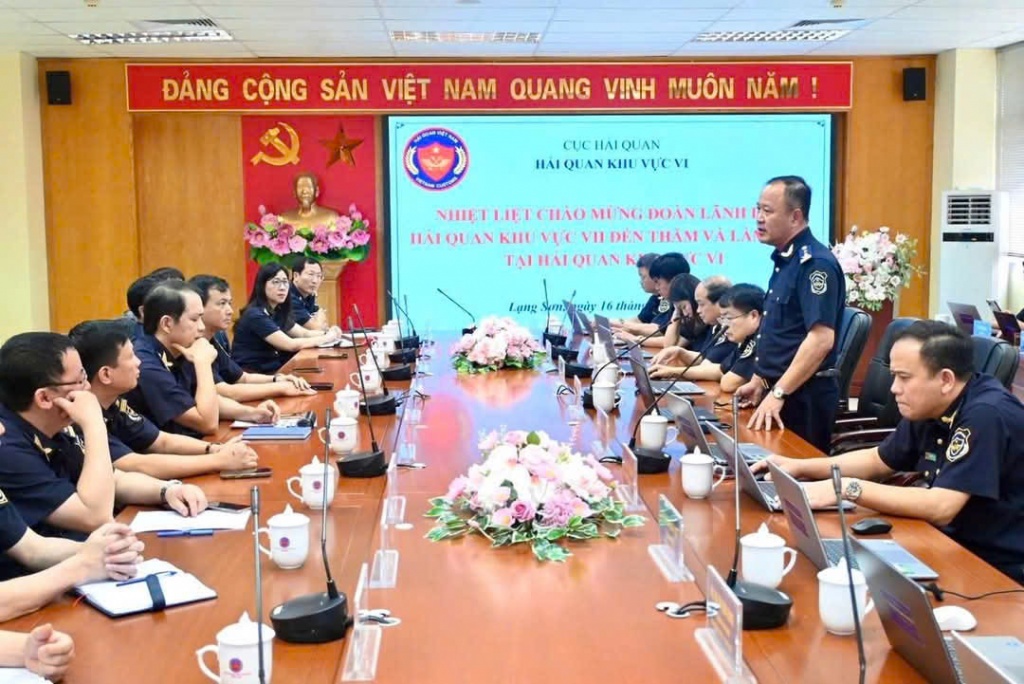 2 Chi cục hải quan trao đổi kinh nghiệm triển khai mô hình phòng họp phi giấy tờ