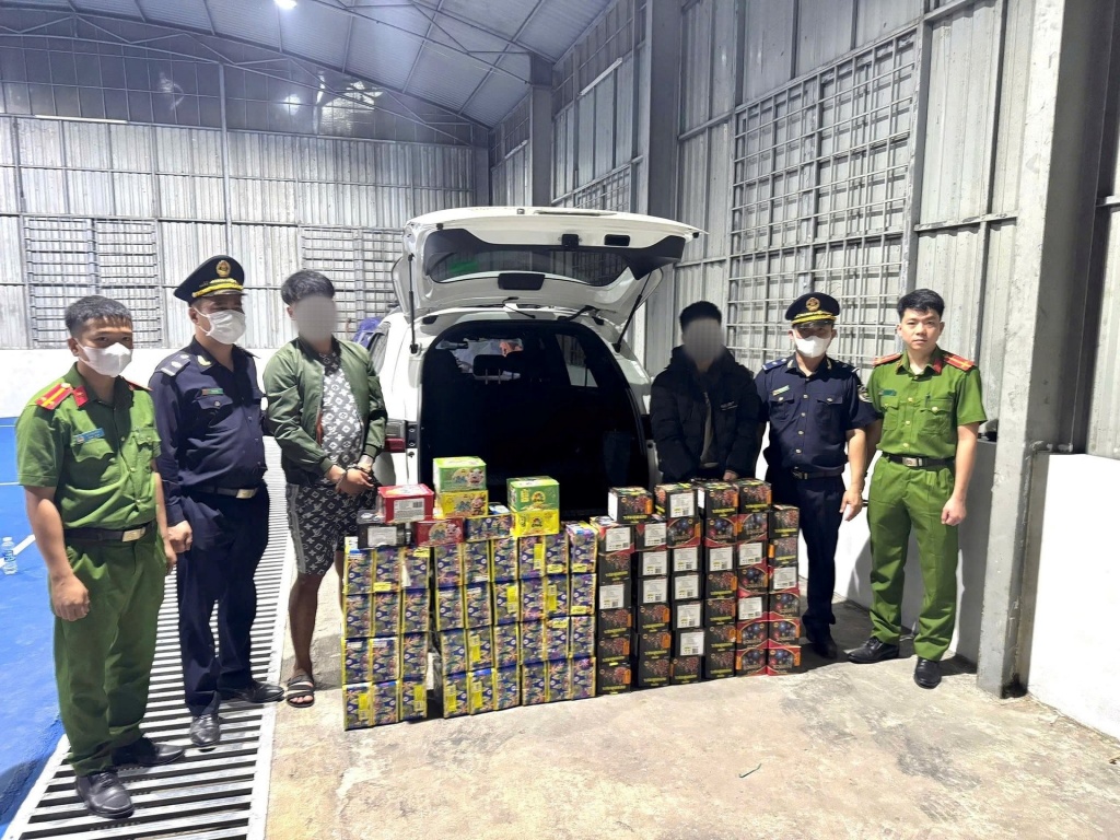 Tổ công tác của Thủ tướng Chính phủ về cao điểm đấu tranh ngăn chặn, đẩy lùi tội phạm buôn lậu, gian lận thương mại, hàng giả