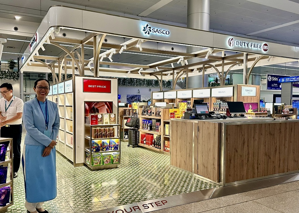 Cửa hàng miễn thuế của SASCO tại sân bay quốc tế Tân Sơn Nhất. Ảnh: T.H Cửa hàng miễn thuế của SASCO tại sân bay quốc tế Tân Sơn Nhất. Ảnh: T.H