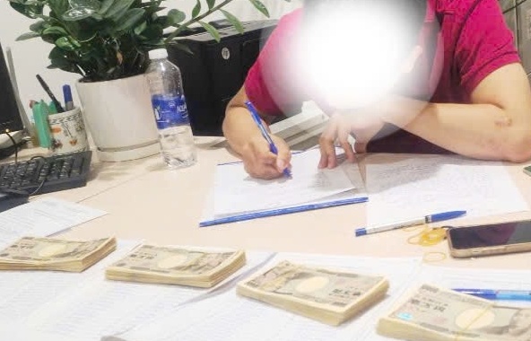 Hải quan Nội Bài phát hiện 690 tờ tiền mệnh giá 10.000 Yên Nhật cất giấu trong vali hành lý xách tay