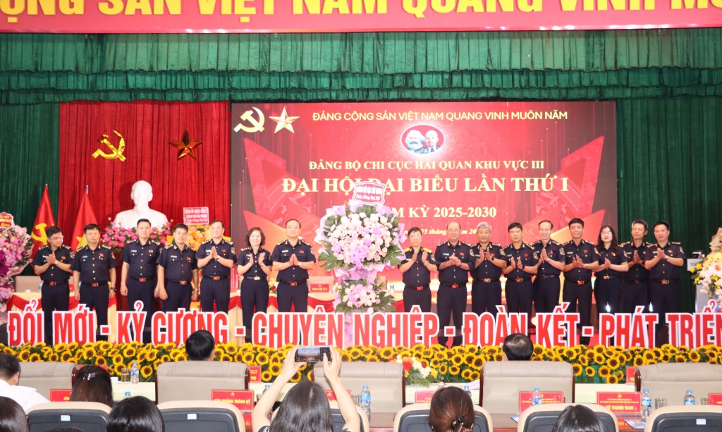 Đảng bộ Hải quan khu vực III lãnh đạo, chỉ đạo xây dựng đơn vị chính quy, hiện đại
