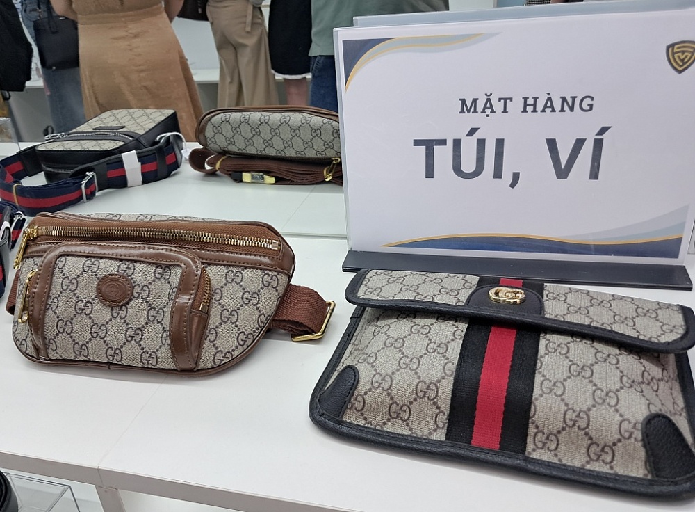 (PHOTO): Nhận diện hàng vi phạm trong tháng cao điểm chống hàng giả