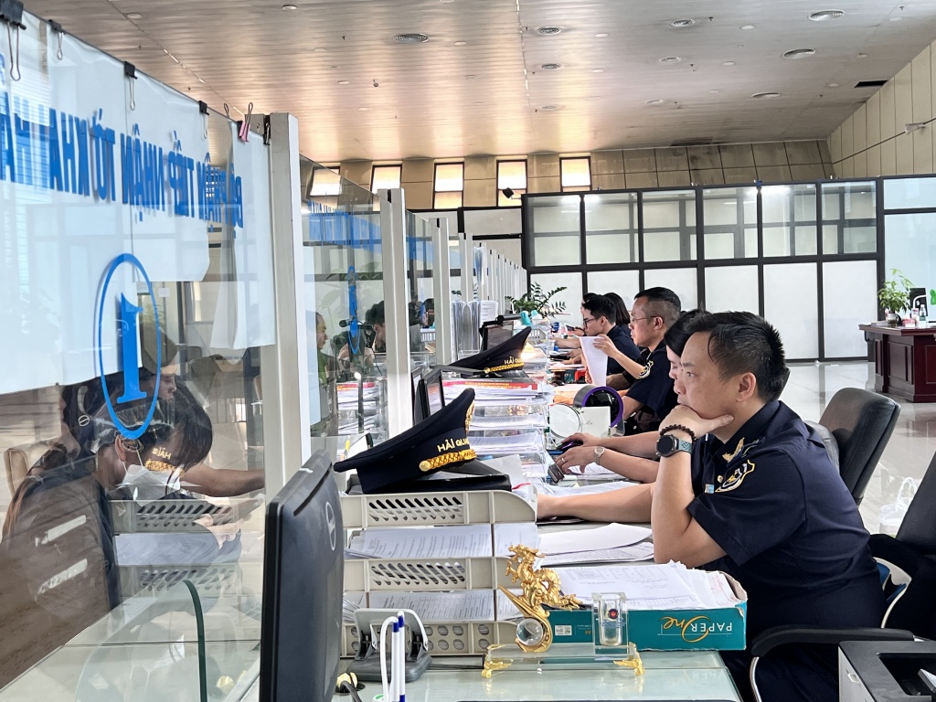 Hoạt động nghiệp vụ tại Hải quan cửa khẩu quốc tế Hữu Nghị. Ảnh: H.Nụ Hoạt động nghiệp vụ tại Hải quan cửa khẩu quốc tế Hữu Nghị. Ảnh: H.Nụ