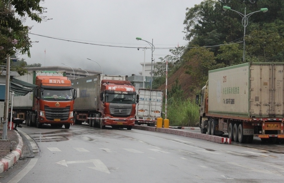 Thủ tục hải quan với phương tiện vận tải XNC qua cửa khẩu biên giới đường bộ