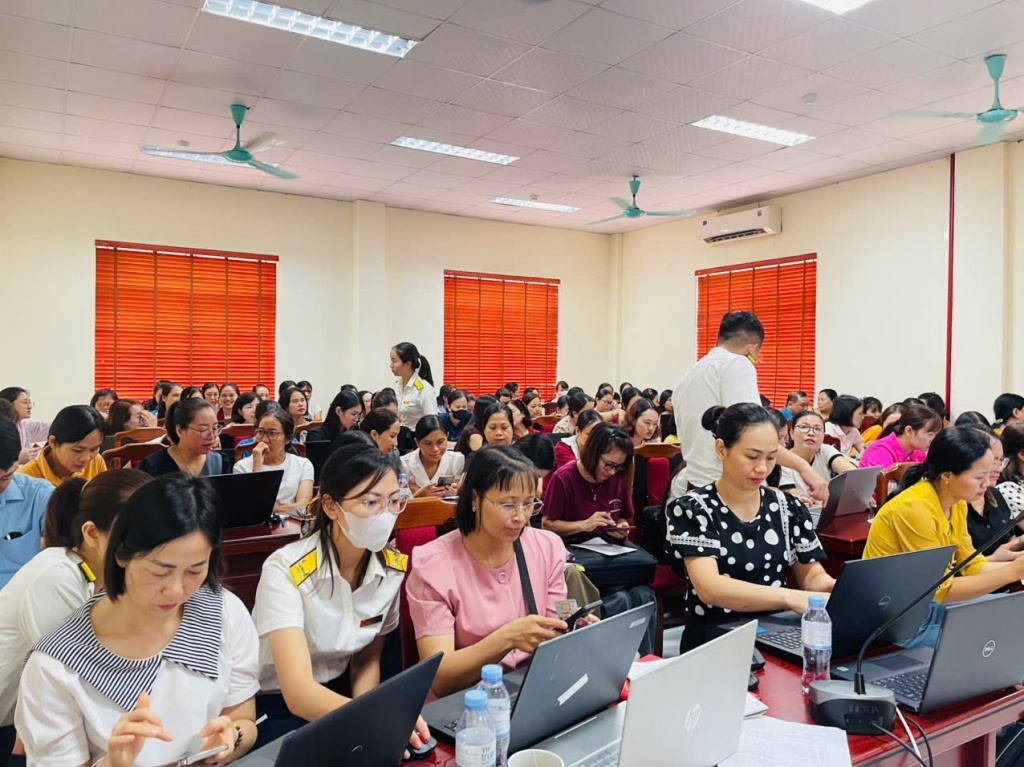 Điều chỉnh mức thuế khoán khi doanh thu hộ kinh doanh thay đổi từ 50% trở lên