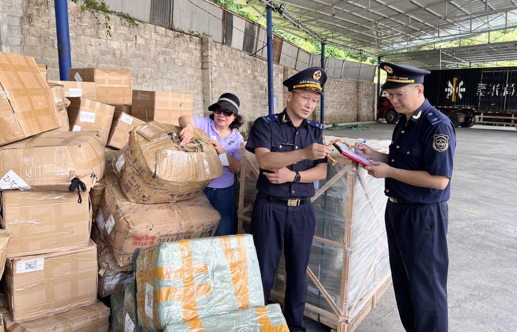 Quy định hoàn thuế và hình thức, mức độ kiểm tra thực tế hàng nhập khẩu