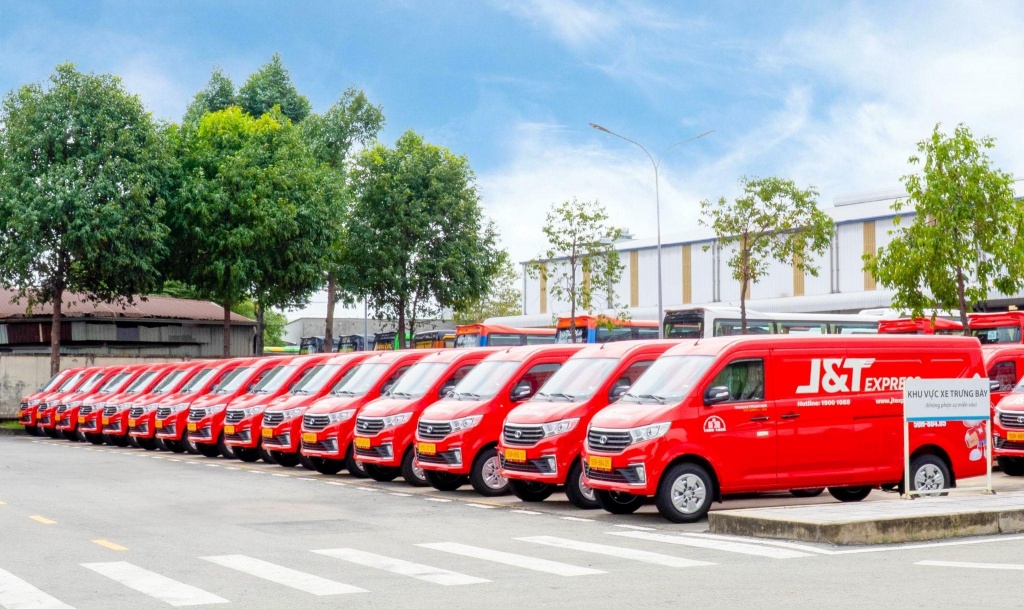 Mẫu THACO Towner Van bàn giao cho J&T Express Việt Nam