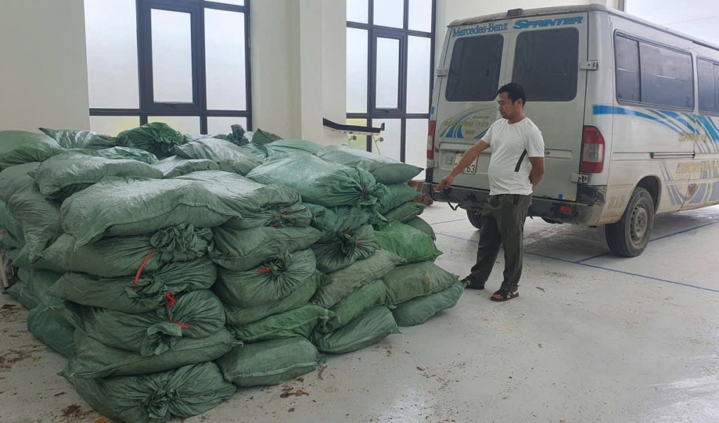 Hải quan khu vực XVI bắt vụ vận chuyển trái phép hơn 2 tấn lá thuốc lá ở Cao Bằng