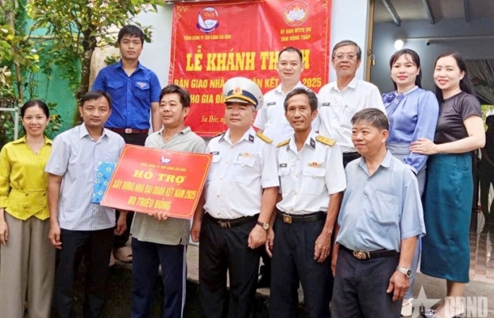 Binh đoàn 20 - Tổng công ty Tân Cảng Sài Gòn bàn giao nhà đại đoàn kết