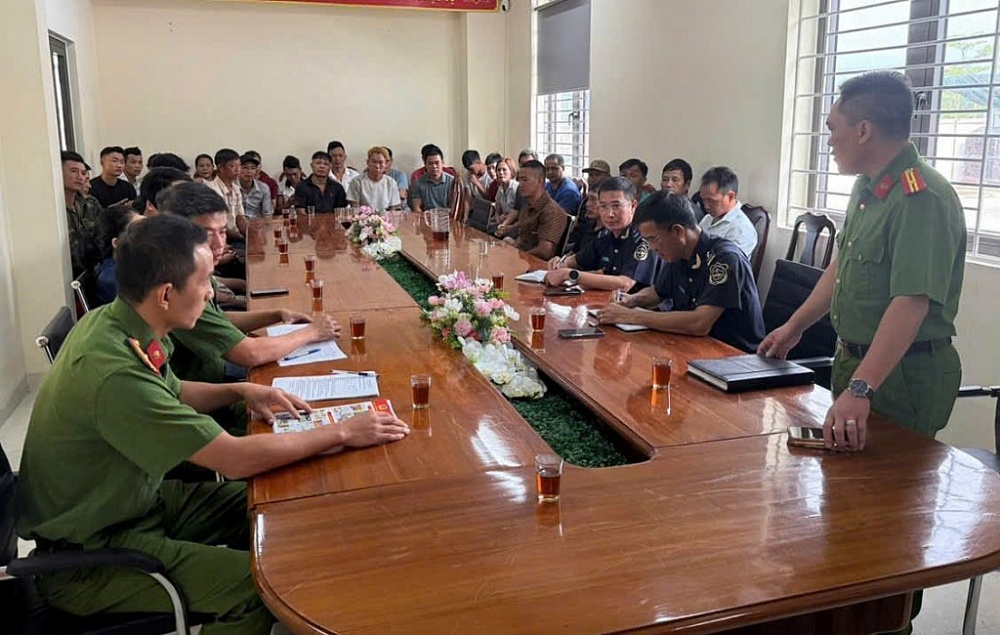 Hải quan khu vực VIII tuyên truyền để người dân không tham gia, bao che buôn lậu