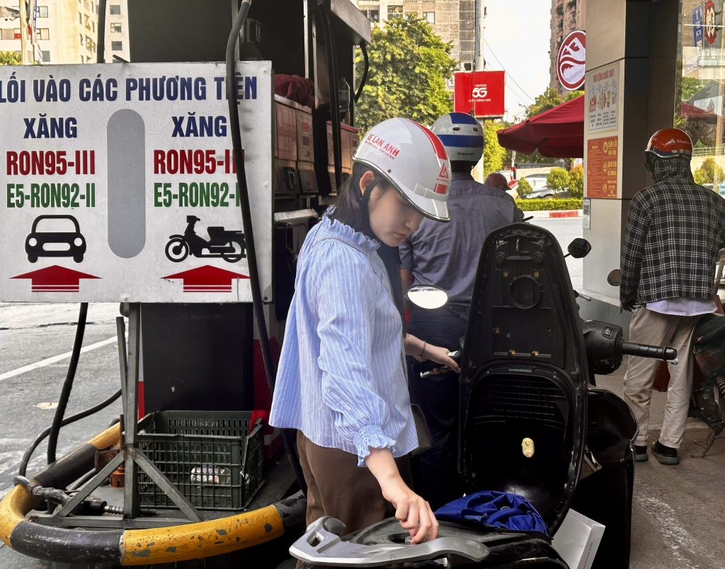 Giá xăng tăng phiên thứ 3 liên tiếp