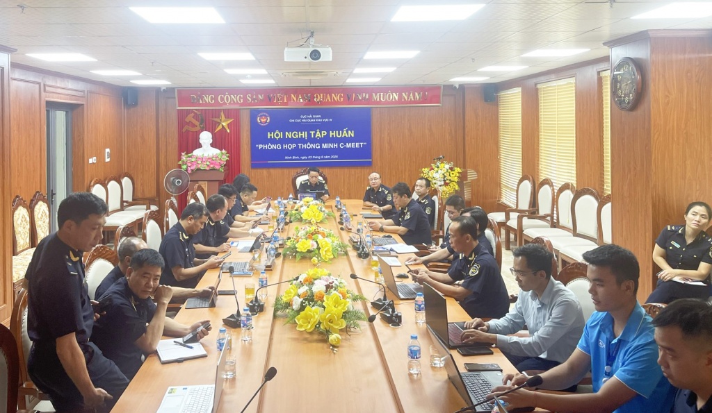 Hải quan khu vực IV tập huấn sử dụng Phòng họp thông minh