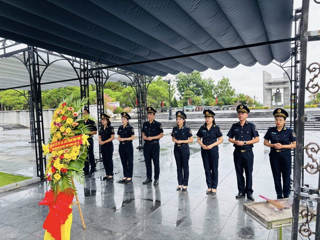 Thanh niên Hải quan khu vực IX tổ chức chuỗi hoạt động dịp thành lập Ngành