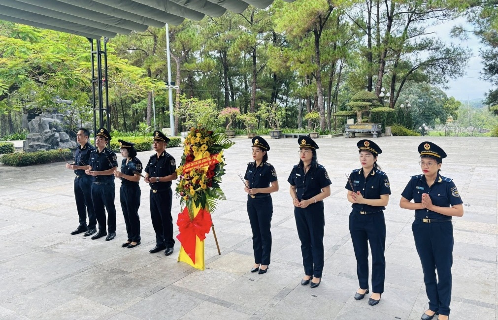 Thanh niên Hải quan khu vực IX tổ chức chuỗi hoạt động dịp thành lập Ngành