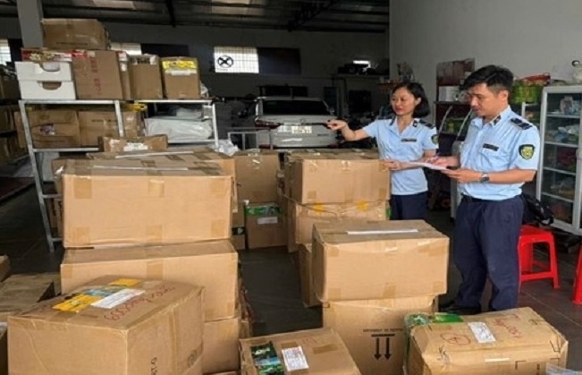 Bị phạt hơn 160 triệu đồng do vi phạm trong kinh doanh 155.000 thùng đựng trà