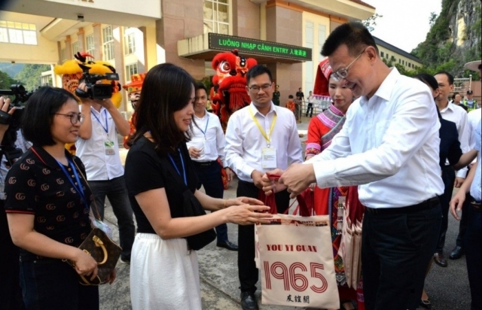 Lạng Sơn mở lại tuyến du lịch bằng giấy thông hành qua cửa khẩu Tân Thanh