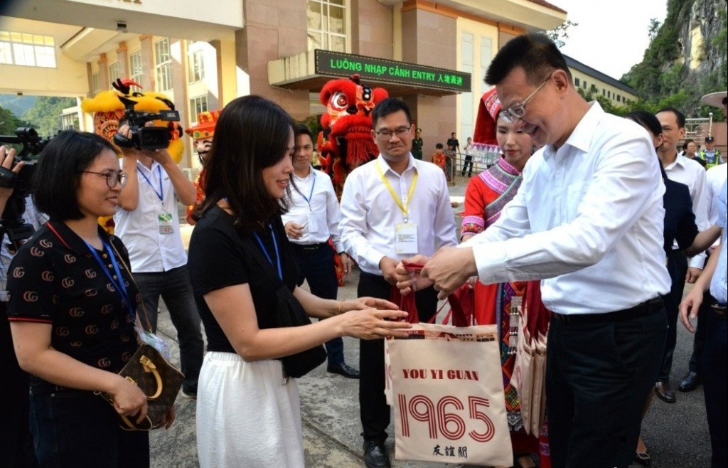 Lạng Sơn mở lại tuyến du lịch bằng giấy thông hành qua cửa khẩu Tân Thanh