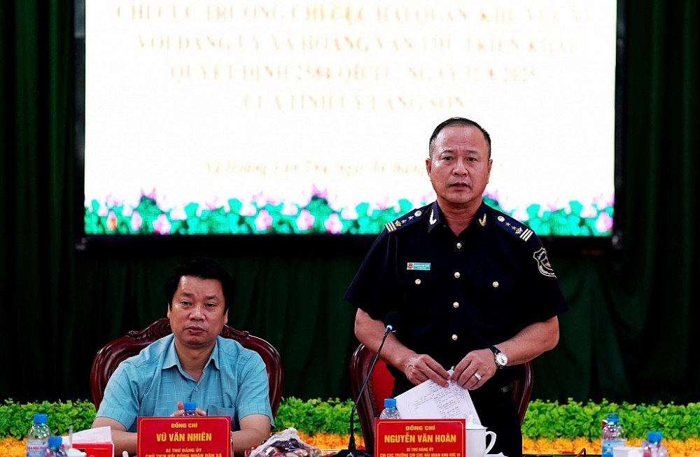 Ông Nguyễn Văn Hoàn, Chi cục trưởng Chi cục Hải quan khu vực VI phát biểu tại buổi làm việc. Ảnh: Mai Loan.
