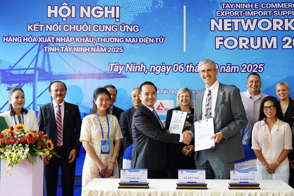 Cảng Long An hợp tác với 2 cảng quốc tế phát triển chuỗi dịch vụ logistics