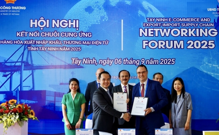 Cảng Long An hợp tác với 2 cảng quốc tế phát triển chuỗi dịch vụ logistics