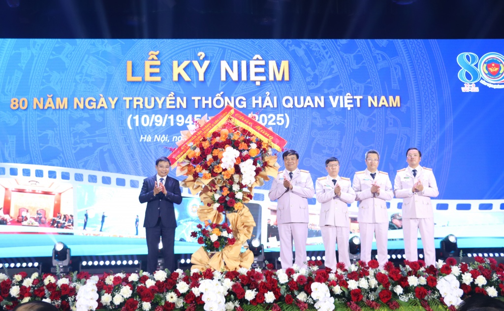 Bộ trưởng Nguyễn Văn Thắng chúc mừng Ngày Truyền thống Hải quan Việt Nam