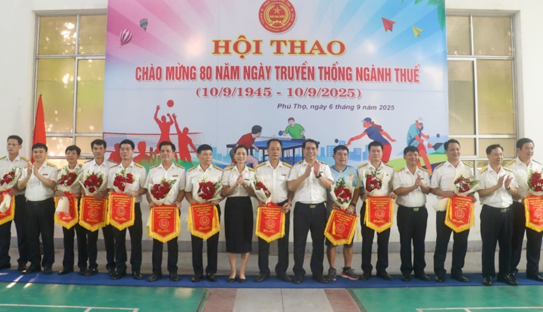 Sôi nổi hoạt động chào mừng 80 năm Ngày truyền thống ngành Thuế Việt Nam