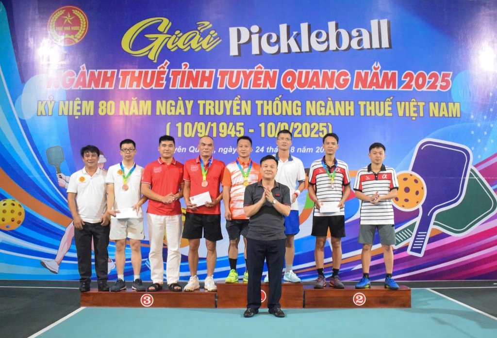 Sôi nổi hoạt động chào mừng 80 năm Ngày truyền thống ngành Thuế Việt Nam