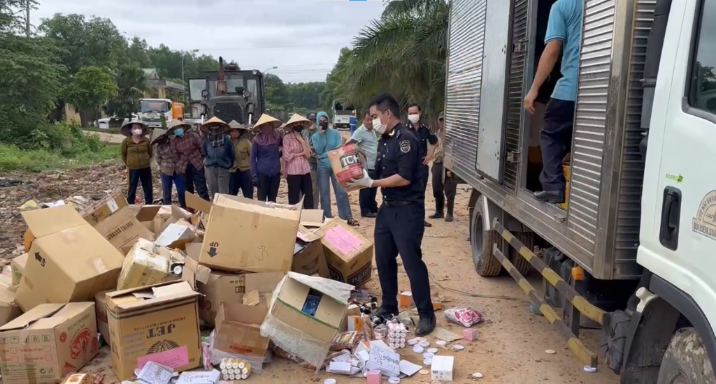 Tiêu hủy 26.220 sản phẩm hóa mỹ phẩm, thực phẩm chức năng