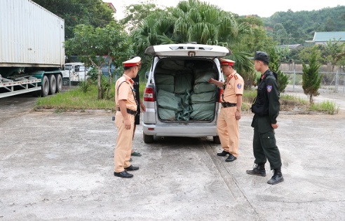 Lạng Sơn phát hiện, thu giữ gần 850 kg xúc xích không rõ nguồn gốc, xuất xứ