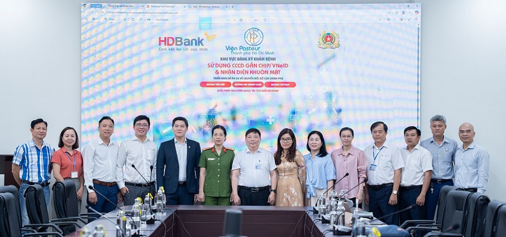 Đại diện PC06- Công an TP.HCM, HDBank, Viện Pasteur tại Lễ ra mắt và chính thức vận hành hệ thống Kiosk y tế thông minh sáng nay, 9/9/2025 tại Viện Pasteur
