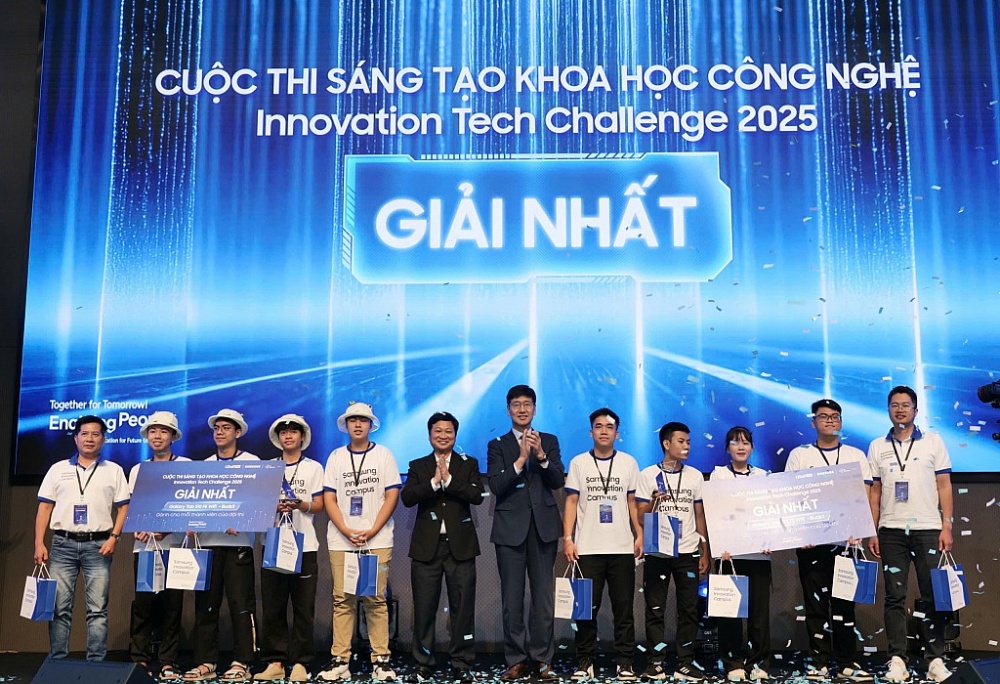 Giải Nhất thuộc về 2 đội thi LQĐ-Piogineers - Trường THPT Chuyên Lê Quý Đôn - Đà Nẵng (Bảng A) và DTU-TT - Đại học Duy Tân - Đà Nẵng (Bảng B)
