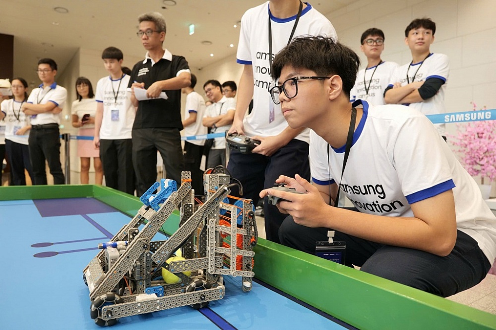 x.Các đội thi tham gia cuộc thi Innovation Tech Challenge