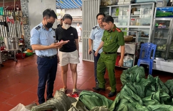 Hà Nội: Tạm giữ 9.400 sản phẩm xúc xích không đảm bảo an toàn thực phẩm