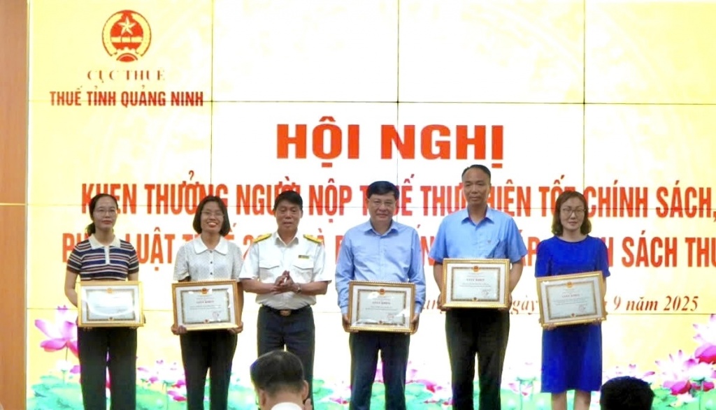 Quảng Ninh: Tuyên dương 32 tổ chức, cá nhân nộp thuế tiêu biểu