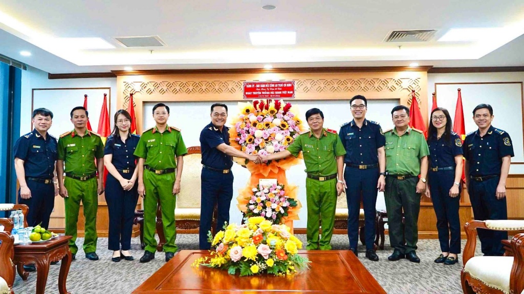 Chi cục Hải quan khu vực II và Công an TP.HCM nâng cao hiệu quả chống buôn lậu