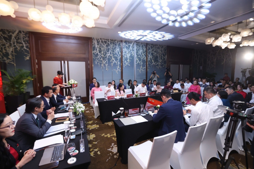 Thể chế kiến tạo, bệ đỡ để doanh nghiệp vươn mình