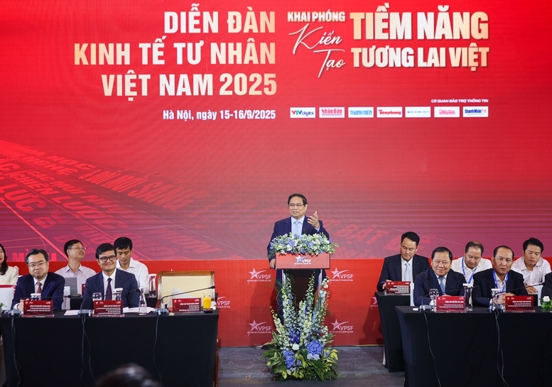 Thủ tướng: Doanh nghiệp cần làm mới, thúc đẩy các động lực tăng trưởng trưởng mới