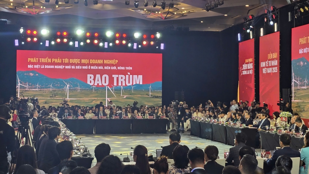 Thủ tướng: Doanh nghiệp cần làm mới, thúc đẩy các động lực tăng trưởng trưởng mới