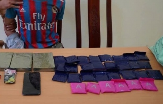 Bắt đối tượng vận chuyển 4 bánh heroin, 6.000 viên ma túy tại Điện Biên