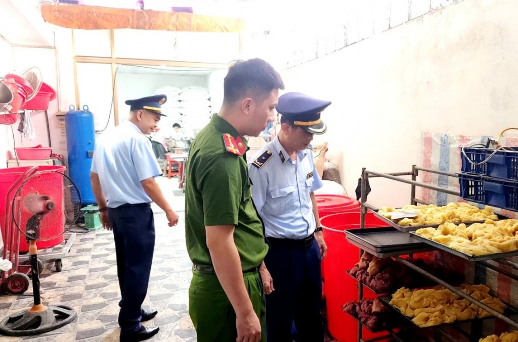Lạng Sơn đồng loạt kiểm tra các cơ sở kinh doanh thực phẩm dịp Tết Trung Thu năm 2025