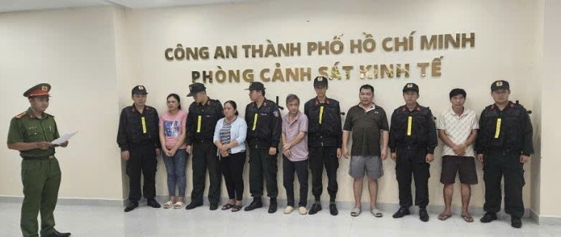 Bắt nhóm đối tượng làm giả hồ sơ nhập lậu 3 container hàng hóa