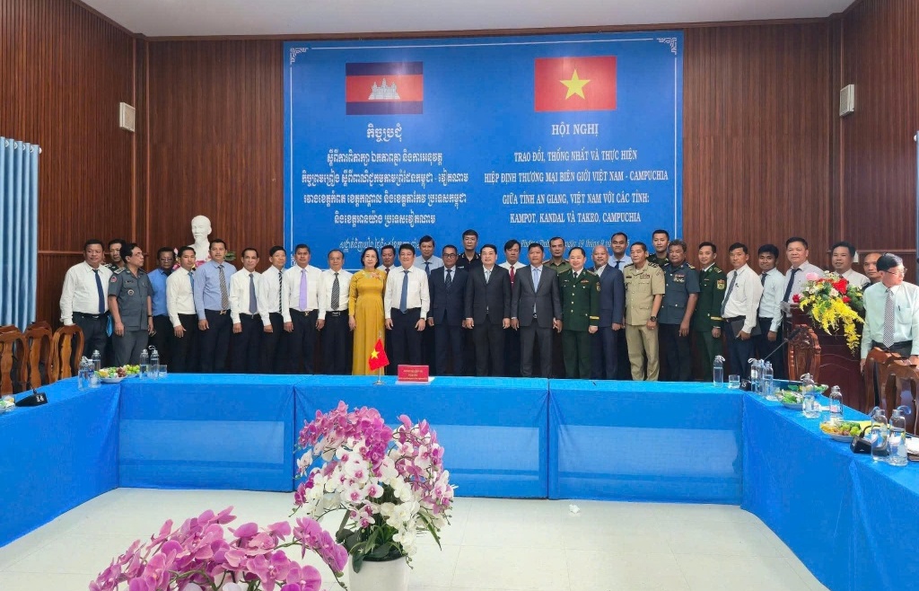 Thống nhất thực hiện quy định liên quan đến vận tải qua biên giới Việt Nam – Campuchia