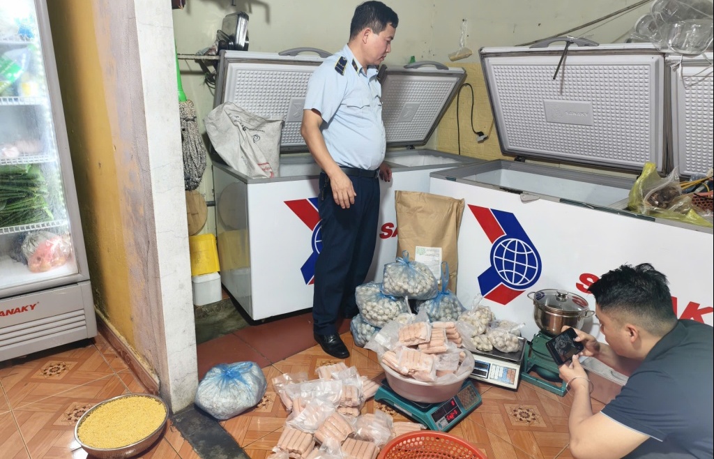 Khởi tố chủ hộ sử dụng hàn the để chế biến giò chả tại Lào Cai