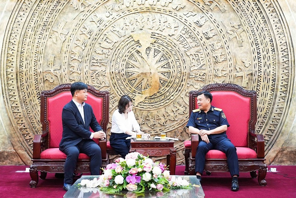 ông Nguyễn Văn Thọ khẳng định Hải quan Việt Nam sẽ luôn đồng hành và hỗ trợ các DN nước ngoài nói chung và Công ty TNHH Samsung Electronics nói riêng đến tham gia hoạt động đầu tư, kinh doanh tại Việt Nam.