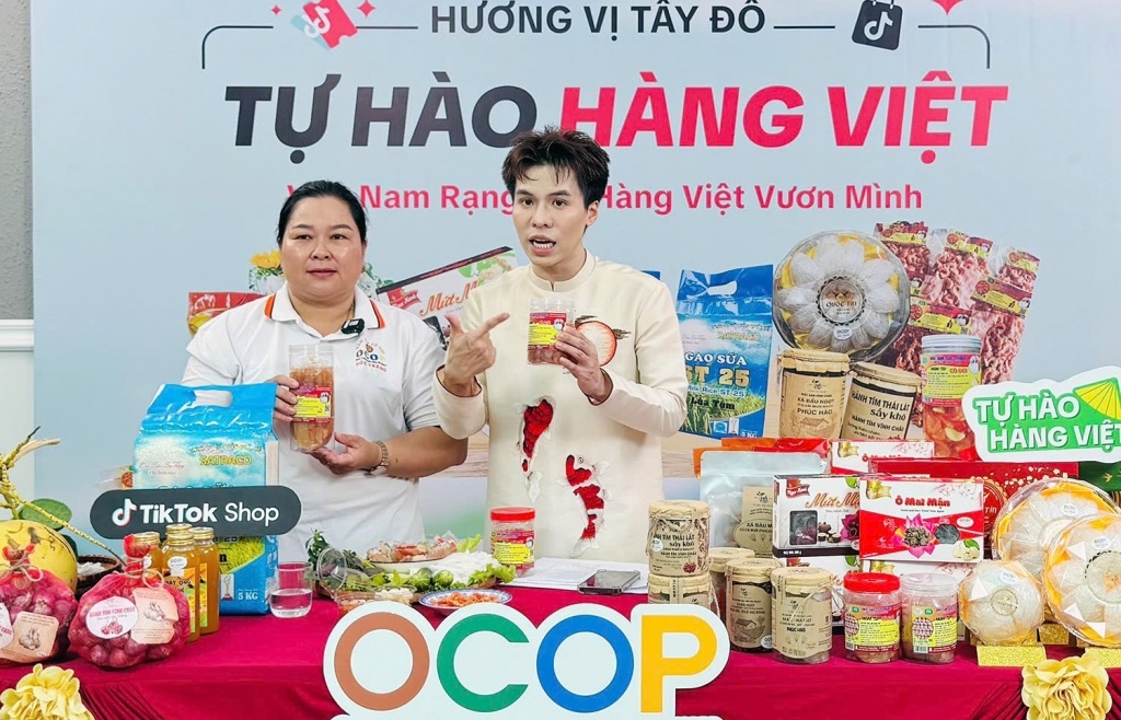 3 giờ chốt 500 đơn hàng từ một phiên livestream bán toàn đặc sản Tây Đô