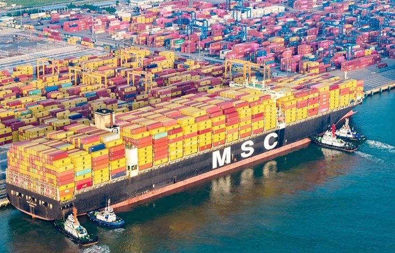 Hải quan Đình Vũ thông quan nhanh hàng hóa trên tàu container lớn nhất về Lạch Huyện